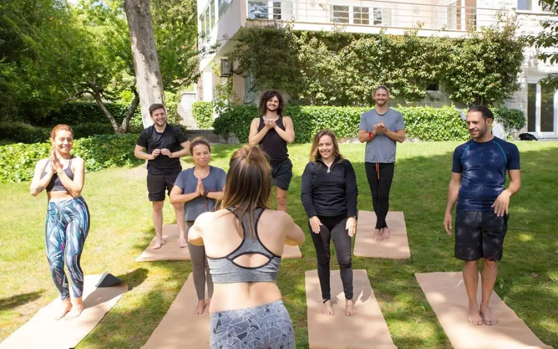  Group Yoga vs Private Sessions: Which One’s Right for You? 